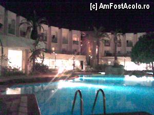 [P41] ROYAL PALM AREA - hotelul si piscina noaptea » foto by nicole33
 - 
<span class="allrVoted glyphicon glyphicon-heart hidden" id="av345537"></span>
<a class="m-l-10 hidden" id="sv345537" onclick="voting_Foto_DelVot(,345537,246)" role="button">șterge vot <span class="glyphicon glyphicon-remove"></span></a>
<a id="v9345537" class=" c-red"  onclick="voting_Foto_SetVot(345537)" role="button"><span class="glyphicon glyphicon-heart-empty"></span> <b>LIKE</b> = Votează poza</a> <img class="hidden"  id="f345537W9" src="/imagini/loader.gif" border="0" /><span class="AjErrMes hidden" id="e345537ErM"></span>