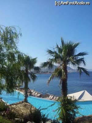 [P01] Infinity pool. Piscina favorita. : -)  » foto by ezüst
 - 
<span class="allrVoted glyphicon glyphicon-heart hidden" id="av512046"></span>
<a class="m-l-10 hidden" id="sv512046" onclick="voting_Foto_DelVot(,512046,256)" role="button">șterge vot <span class="glyphicon glyphicon-remove"></span></a>
<a id="v9512046" class=" c-red"  onclick="voting_Foto_SetVot(512046)" role="button"><span class="glyphicon glyphicon-heart-empty"></span> <b>LIKE</b> = Votează poza</a> <img class="hidden"  id="f512046W9" src="/imagini/loader.gif" border="0" /><span class="AjErrMes hidden" id="e512046ErM"></span>
