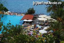 [P34] Piscina si barul vazute de sus, in fundal se vede marea si ... mereu aceeasi vegetatie bogata care iti ia ochii » foto by droniucm
 - 
<span class="allrVoted glyphicon glyphicon-heart hidden" id="av144436"></span>
<a class="m-l-10 hidden" id="sv144436" onclick="voting_Foto_DelVot(,144436,263)" role="button">șterge vot <span class="glyphicon glyphicon-remove"></span></a>
<a id="v9144436" class=" c-red"  onclick="voting_Foto_SetVot(144436)" role="button"><span class="glyphicon glyphicon-heart-empty"></span> <b>LIKE</b> = Votează poza</a> <img class="hidden"  id="f144436W9" src="/imagini/loader.gif" border="0" /><span class="AjErrMes hidden" id="e144436ErM"></span>