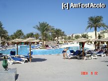 [P03] Piscina mare » foto by sylstgluck
 - 
<span class="allrVoted glyphicon glyphicon-heart hidden" id="av4226"></span>
<a class="m-l-10 hidden" id="sv4226" onclick="voting_Foto_DelVot(,4226,307)" role="button">șterge vot <span class="glyphicon glyphicon-remove"></span></a>
<a id="v94226" class=" c-red"  onclick="voting_Foto_SetVot(4226)" role="button"><span class="glyphicon glyphicon-heart-empty"></span> <b>LIKE</b> = Votează poza</a> <img class="hidden"  id="f4226W9" src="/imagini/loader.gif" border="0" /><span class="AjErrMes hidden" id="e4226ErM"></span>