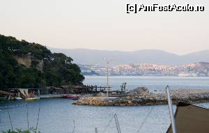 [P27] Oraşul Kusadasi văzut de pe şezlongul din Aqua Park dimineaţa » foto by cdiana
 - 
<span class="allrVoted glyphicon glyphicon-heart hidden" id="av532731"></span>
<a class="m-l-10 hidden" id="sv532731" onclick="voting_Foto_DelVot(,532731,309)" role="button">șterge vot <span class="glyphicon glyphicon-remove"></span></a>
<a id="v9532731" class=" c-red"  onclick="voting_Foto_SetVot(532731)" role="button"><span class="glyphicon glyphicon-heart-empty"></span> <b>LIKE</b> = Votează poza</a> <img class="hidden"  id="f532731W9" src="/imagini/loader.gif" border="0" /><span class="AjErrMes hidden" id="e532731ErM"></span>