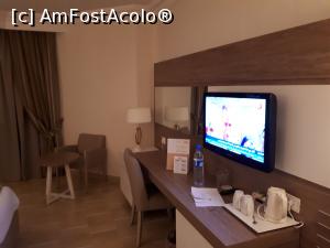 [P08] Mobilierul cu oglinda mare, tv-ul LED, fierbătorul și dedesubt mini barul.  » foto by marsus
 - 
<span class="allrVoted glyphicon glyphicon-heart hidden" id="av1010530"></span>
<a class="m-l-10 hidden" id="sv1010530" onclick="voting_Foto_DelVot(,1010530,324)" role="button">șterge vot <span class="glyphicon glyphicon-remove"></span></a>
<a id="v91010530" class=" c-red"  onclick="voting_Foto_SetVot(1010530)" role="button"><span class="glyphicon glyphicon-heart-empty"></span> <b>LIKE</b> = Votează poza</a> <img class="hidden"  id="f1010530W9" src="/imagini/loader.gif" border="0" /><span class="AjErrMes hidden" id="e1010530ErM"></span>
