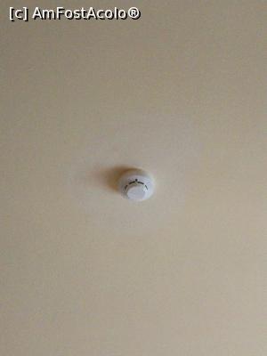 [P15] Dovadă că se făceau renovări. În jurul senzorului vopseaua e mai deschisă. Nu e neapărat deranjant, dar vizibil. Și o dovadă a îmbunătățirilor...  » foto by fra
 - 
<span class="allrVoted glyphicon glyphicon-heart hidden" id="av1022544"></span>
<a class="m-l-10 hidden" id="sv1022544" onclick="voting_Foto_DelVot(,1022544,36)" role="button">șterge vot <span class="glyphicon glyphicon-remove"></span></a>
<a id="v91022544" class=" c-red"  onclick="voting_Foto_SetVot(1022544)" role="button"><span class="glyphicon glyphicon-heart-empty"></span> <b>LIKE</b> = Votează poza</a> <img class="hidden"  id="f1022544W9" src="/imagini/loader.gif" border="0" /><span class="AjErrMes hidden" id="e1022544ErM"></span>