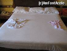 [P03] Aşternuturile erau schimbate în fiecare zi şi făcute dintr-un bumbac foarte moale şi plăcut la atingere. În fiecare zi, cameristul ne aranja altfel hainele de dormit. » foto by Maditu16
 - 
<span class="allrVoted glyphicon glyphicon-heart hidden" id="av212491"></span>
<a class="m-l-10 hidden" id="sv212491" onclick="voting_Foto_DelVot(,212491,36)" role="button">șterge vot <span class="glyphicon glyphicon-remove"></span></a>
<a id="v9212491" class=" c-red"  onclick="voting_Foto_SetVot(212491)" role="button"><span class="glyphicon glyphicon-heart-empty"></span> <b>LIKE</b> = Votează poza</a> <img class="hidden"  id="f212491W9" src="/imagini/loader.gif" border="0" /><span class="AjErrMes hidden" id="e212491ErM"></span>