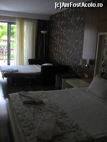 [P02] Hotel Sentinus - camera cu patul matrimonial si cu canapeaua.  » foto by viviv
 - 
<span class="allrVoted glyphicon glyphicon-heart hidden" id="av356171"></span>
<a class="m-l-10 hidden" id="sv356171" onclick="voting_Foto_DelVot(,356171,365)" role="button">șterge vot <span class="glyphicon glyphicon-remove"></span></a>
<a id="v9356171" class=" c-red"  onclick="voting_Foto_SetVot(356171)" role="button"><span class="glyphicon glyphicon-heart-empty"></span> <b>LIKE</b> = Votează poza</a> <img class="hidden"  id="f356171W9" src="/imagini/loader.gif" border="0" /><span class="AjErrMes hidden" id="e356171ErM"></span>
