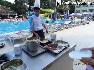 [P21] omleta la cerere, in fiecare dimineata in fata restaurantului, langa piscina.  » foto by ⭐ValentinB_88⭐
 - 
<span class="allrVoted glyphicon glyphicon-heart hidden" id="av529997"></span>
<a class="m-l-10 hidden" id="sv529997" onclick="voting_Foto_DelVot(,529997,366)" role="button">șterge vot <span class="glyphicon glyphicon-remove"></span></a>
<a id="v9529997" class=" c-red"  onclick="voting_Foto_SetVot(529997)" role="button"><span class="glyphicon glyphicon-heart-empty"></span> <b>LIKE</b> = Votează poza</a> <img class="hidden"  id="f529997W9" src="/imagini/loader.gif" border="0" /><span class="AjErrMes hidden" id="e529997ErM"></span>