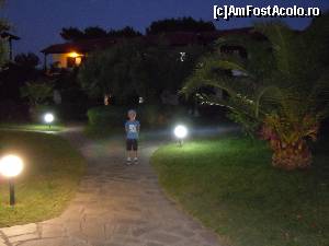 [P16] seara in gradina hotelului Philoxenia » foto by mikulis
 - 
<span class="allrVoted glyphicon glyphicon-heart hidden" id="av607016"></span>
<a class="m-l-10 hidden" id="sv607016" onclick="voting_Foto_DelVot(,607016,369)" role="button">șterge vot <span class="glyphicon glyphicon-remove"></span></a>
<a id="v9607016" class=" c-red"  onclick="voting_Foto_SetVot(607016)" role="button"><span class="glyphicon glyphicon-heart-empty"></span> <b>LIKE</b> = Votează poza</a> <img class="hidden"  id="f607016W9" src="/imagini/loader.gif" border="0" /><span class="AjErrMes hidden" id="e607016ErM"></span>