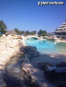 [P117] Piscina hotel Sithonia » foto by Aeerdna*
 - 
<span class="allrVoted glyphicon glyphicon-heart hidden" id="av247576"></span>
<a class="m-l-10 hidden" id="sv247576" onclick="voting_Foto_DelVot(,247576,374)" role="button">șterge vot <span class="glyphicon glyphicon-remove"></span></a>
<a id="v9247576" class=" c-red"  onclick="voting_Foto_SetVot(247576)" role="button"><span class="glyphicon glyphicon-heart-empty"></span> <b>LIKE</b> = Votează poza</a> <img class="hidden"  id="f247576W9" src="/imagini/loader.gif" border="0" /><span class="AjErrMes hidden" id="e247576ErM"></span>