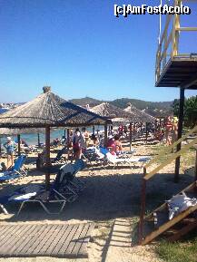 [P123] Plaja hotel Sithonia, înghesuială... în dreapta este salvamarul » foto by Aeerdna*
 - 
<span class="allrVoted glyphicon glyphicon-heart hidden" id="av247582"></span>
<a class="m-l-10 hidden" id="sv247582" onclick="voting_Foto_DelVot(,247582,374)" role="button">șterge vot <span class="glyphicon glyphicon-remove"></span></a>
<a id="v9247582" class=" c-red"  onclick="voting_Foto_SetVot(247582)" role="button"><span class="glyphicon glyphicon-heart-empty"></span> <b>LIKE</b> = Votează poza</a> <img class="hidden"  id="f247582W9" src="/imagini/loader.gif" border="0" /><span class="AjErrMes hidden" id="e247582ErM"></span>