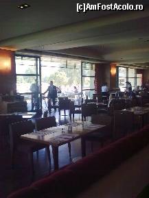 [P14] Detaliu restaurant Athos...ieşirea spre terasă...în imagine, managerul de sală... » foto by Aeerdna*
 - 
<span class="allrVoted glyphicon glyphicon-heart hidden" id="av247378"></span>
<a class="m-l-10 hidden" id="sv247378" onclick="voting_Foto_DelVot(,247378,374)" role="button">șterge vot <span class="glyphicon glyphicon-remove"></span></a>
<a id="v9247378" class=" c-red"  onclick="voting_Foto_SetVot(247378)" role="button"><span class="glyphicon glyphicon-heart-empty"></span> <b>LIKE</b> = Votează poza</a> <img class="hidden"  id="f247378W9" src="/imagini/loader.gif" border="0" /><span class="AjErrMes hidden" id="e247378ErM"></span>