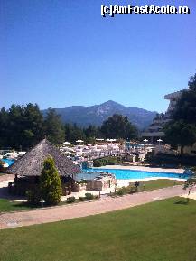 [P34] Poza aceasta îmi place foarte mult, poate din cauza munţilor, poate din cauza piscinei, poate din cauza meselor unde am tras un chef de zile mari cu medicii, poate din cauza hotelului care se întrevede timid (pe partea cealaltă este camera unde am stat!)... Cine ştie? » foto by Aeerdna*
 - 
<span class="allrVoted glyphicon glyphicon-heart hidden" id="av247462"></span>
<a class="m-l-10 hidden" id="sv247462" onclick="voting_Foto_DelVot(,247462,374)" role="button">șterge vot <span class="glyphicon glyphicon-remove"></span></a>
<a id="v9247462" class=" c-red"  onclick="voting_Foto_SetVot(247462)" role="button"><span class="glyphicon glyphicon-heart-empty"></span> <b>LIKE</b> = Votează poza</a> <img class="hidden"  id="f247462W9" src="/imagini/loader.gif" border="0" /><span class="AjErrMes hidden" id="e247462ErM"></span>