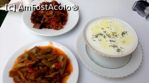 [P06] Mancarica de fasole, carne cu legume si faimosul lor iaurt. <p> 13 lire » foto by webSorin
 - 
<span class="allrVoted glyphicon glyphicon-heart hidden" id="av1038768"></span>
<a class="m-l-10 hidden" id="sv1038768" onclick="voting_Foto_DelVot(,1038768,377)" role="button">șterge vot <span class="glyphicon glyphicon-remove"></span></a>
<a id="v91038768" class=" c-red"  onclick="voting_Foto_SetVot(1038768)" role="button"><span class="glyphicon glyphicon-heart-empty"></span> <b>LIKE</b> = Votează poza</a> <img class="hidden"  id="f1038768W9" src="/imagini/loader.gif" border="0" /><span class="AjErrMes hidden" id="e1038768ErM"></span>