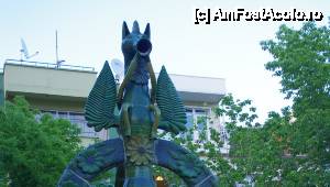 [P06] Statuie din Canakkale » foto by cdiana
 - 
<span class="allrVoted glyphicon glyphicon-heart hidden" id="av434309"></span>
<a class="m-l-10 hidden" id="sv434309" onclick="voting_Foto_DelVot(,434309,377)" role="button">șterge vot <span class="glyphicon glyphicon-remove"></span></a>
<a id="v9434309" class=" c-red"  onclick="voting_Foto_SetVot(434309)" role="button"><span class="glyphicon glyphicon-heart-empty"></span> <b>LIKE</b> = Votează poza</a> <img class="hidden"  id="f434309W9" src="/imagini/loader.gif" border="0" /><span class="AjErrMes hidden" id="e434309ErM"></span>