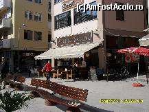 [P43] piata de langa Turnul cu Ceas, plina de terase, observati forma bancutelor din parc. » foto by adryana
 - 
<span class="allrVoted glyphicon glyphicon-heart hidden" id="av215880"></span>
<a class="m-l-10 hidden" id="sv215880" onclick="voting_Foto_DelVot(,215880,377)" role="button">șterge vot <span class="glyphicon glyphicon-remove"></span></a>
<a id="v9215880" class=" c-red"  onclick="voting_Foto_SetVot(215880)" role="button"><span class="glyphicon glyphicon-heart-empty"></span> <b>LIKE</b> = Votează poza</a> <img class="hidden"  id="f215880W9" src="/imagini/loader.gif" border="0" /><span class="AjErrMes hidden" id="e215880ErM"></span>