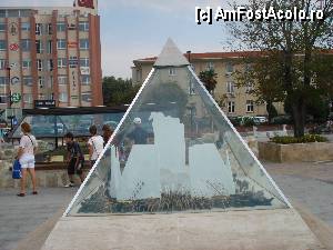 [P15] piramida care reprezinta ,,Atacul Troiei''.  » foto by adryana
 - 
<span class="allrVoted glyphicon glyphicon-heart hidden" id="av365498"></span>
<a class="m-l-10 hidden" id="sv365498" onclick="voting_Foto_DelVot(,365498,377)" role="button">șterge vot <span class="glyphicon glyphicon-remove"></span></a>
<a id="v9365498" class=" c-red"  onclick="voting_Foto_SetVot(365498)" role="button"><span class="glyphicon glyphicon-heart-empty"></span> <b>LIKE</b> = Votează poza</a> <img class="hidden"  id="f365498W9" src="/imagini/loader.gif" border="0" /><span class="AjErrMes hidden" id="e365498ErM"></span>
