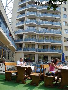 [P26] Terasa Hotel Royal » foto by gabone
 - 
<span class="allrVoted glyphicon glyphicon-heart hidden" id="av16093"></span>
<a class="m-l-10 hidden" id="sv16093" onclick="voting_Foto_DelVot(,16093,387)" role="button">șterge vot <span class="glyphicon glyphicon-remove"></span></a>
<a id="v916093" class=" c-red"  onclick="voting_Foto_SetVot(16093)" role="button"><span class="glyphicon glyphicon-heart-empty"></span> <b>LIKE</b> = Votează poza</a> <img class="hidden"  id="f16093W9" src="/imagini/loader.gif" border="0" /><span class="AjErrMes hidden" id="e16093ErM"></span>