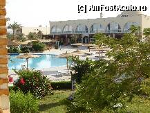 [P01] Un adintre piscine si cladirea principala » foto by traveler
 - 
<span class="allrVoted glyphicon glyphicon-heart hidden" id="av1181"></span>
<a class="m-l-10 hidden" id="sv1181" onclick="voting_Foto_DelVot(,1181,394)" role="button">șterge vot <span class="glyphicon glyphicon-remove"></span></a>
<a id="v91181" class=" c-red"  onclick="voting_Foto_SetVot(1181)" role="button"><span class="glyphicon glyphicon-heart-empty"></span> <b>LIKE</b> = Votează poza</a> <img class="hidden"  id="f1181W9" src="/imagini/loader.gif" border="0" /><span class="AjErrMes hidden" id="e1181ErM"></span>