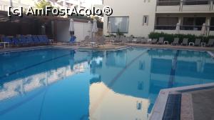 [P20] Piscina, barul închis încă în faţă » foto by irinad
 - 
<span class="allrVoted glyphicon glyphicon-heart hidden" id="av1016996"></span>
<a class="m-l-10 hidden" id="sv1016996" onclick="voting_Foto_DelVot(,1016996,396)" role="button">șterge vot <span class="glyphicon glyphicon-remove"></span></a>
<a id="v91016996" class=" c-red"  onclick="voting_Foto_SetVot(1016996)" role="button"><span class="glyphicon glyphicon-heart-empty"></span> <b>LIKE</b> = Votează poza</a> <img class="hidden"  id="f1016996W9" src="/imagini/loader.gif" border="0" /><span class="AjErrMes hidden" id="e1016996ErM"></span>