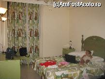 [P03] Acesta este un dormitor in apartamentul la Regency Paradise Court, mobilier vechi, cu usi din lemn care se prabuseau, si cu pat de lemn, vechi si ala :)) Si un miros greu de vechi peste tot! » foto by ogabriela
 - 
<span class="allrVoted glyphicon glyphicon-heart hidden" id="av17432"></span>
<a class="m-l-10 hidden" id="sv17432" onclick="voting_Foto_DelVot(,17432,398)" role="button">șterge vot <span class="glyphicon glyphicon-remove"></span></a>
<a id="v917432" class=" c-red"  onclick="voting_Foto_SetVot(17432)" role="button"><span class="glyphicon glyphicon-heart-empty"></span> <b>LIKE</b> = Votează poza</a> <img class="hidden"  id="f17432W9" src="/imagini/loader.gif" border="0" /><span class="AjErrMes hidden" id="e17432ErM"></span>
