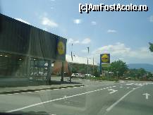 [P28] gasim o firma cunoscuta in Otocac » foto by marocanu21
 - 
<span class="allrVoted glyphicon glyphicon-heart hidden" id="av407529"></span>
<a class="m-l-10 hidden" id="sv407529" onclick="voting_Foto_DelVot(,407529,399)" role="button">șterge vot <span class="glyphicon glyphicon-remove"></span></a>
<a id="v9407529" class=" c-red"  onclick="voting_Foto_SetVot(407529)" role="button"><span class="glyphicon glyphicon-heart-empty"></span> <b>LIKE</b> = Votează poza</a> <img class="hidden"  id="f407529W9" src="/imagini/loader.gif" border="0" /><span class="AjErrMes hidden" id="e407529ErM"></span>