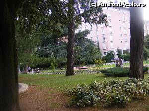 [P11] Alti pomi, alte flori, in acelasi parc.  » foto by liviu49
 - 
<span class="allrVoted glyphicon glyphicon-heart hidden" id="av640037"></span>
<a class="m-l-10 hidden" id="sv640037" onclick="voting_Foto_DelVot(,640037,399)" role="button">șterge vot <span class="glyphicon glyphicon-remove"></span></a>
<a id="v9640037" class=" c-red"  onclick="voting_Foto_SetVot(640037)" role="button"><span class="glyphicon glyphicon-heart-empty"></span> <b>LIKE</b> = Votează poza</a> <img class="hidden"  id="f640037W9" src="/imagini/loader.gif" border="0" /><span class="AjErrMes hidden" id="e640037ErM"></span>
