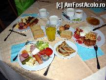 [P08] Breakfast cu ochiuri,branza,sunca,cremwursti,rosii,ardei,clatite cu gem,paine prajita,unt,lapte,miere,eclere,suc..dieta :-)) » foto by Cristi392002
 - 
<span class="allrVoted glyphicon glyphicon-heart hidden" id="av14465"></span>
<a class="m-l-10 hidden" id="sv14465" onclick="voting_Foto_DelVot(,14465,404)" role="button">șterge vot <span class="glyphicon glyphicon-remove"></span></a>
<a id="v914465" class=" c-red"  onclick="voting_Foto_SetVot(14465)" role="button"><span class="glyphicon glyphicon-heart-empty"></span> <b>LIKE</b> = Votează poza</a> <img class="hidden"  id="f14465W9" src="/imagini/loader.gif" border="0" /><span class="AjErrMes hidden" id="e14465ErM"></span>