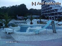 [P01] Piscina pentru copii, in prim-plan. In fundal, piscina mare » foto by sama
 - 
<span class="allrVoted glyphicon glyphicon-heart hidden" id="av1653"></span>
<a class="m-l-10 hidden" id="sv1653" onclick="voting_Foto_DelVot(,1653,404)" role="button">șterge vot <span class="glyphicon glyphicon-remove"></span></a>
<a id="v91653" class=" c-red"  onclick="voting_Foto_SetVot(1653)" role="button"><span class="glyphicon glyphicon-heart-empty"></span> <b>LIKE</b> = Votează poza</a> <img class="hidden"  id="f1653W9" src="/imagini/loader.gif" border="0" /><span class="AjErrMes hidden" id="e1653ErM"></span>