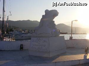 [P03] monument în Limenas » foto by nicknick
 - 
<span class="allrVoted glyphicon glyphicon-heart hidden" id="av454884"></span>
<a class="m-l-10 hidden" id="sv454884" onclick="voting_Foto_DelVot(,454884,411)" role="button">șterge vot <span class="glyphicon glyphicon-remove"></span></a>
<a id="v9454884" class=" c-red"  onclick="voting_Foto_SetVot(454884)" role="button"><span class="glyphicon glyphicon-heart-empty"></span> <b>LIKE</b> = Votează poza</a> <img class="hidden"  id="f454884W9" src="/imagini/loader.gif" border="0" /><span class="AjErrMes hidden" id="e454884ErM"></span>