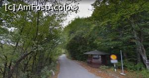 [P04] 4. Așa arată Poarta nr. 3 de intrare în parc, cu ghereta paznicului ce ne-a verificat biletele. (preluare de pe Google Maps) » foto by msnd <span class="label label-default labelC_thin small">NEVOTABILĂ</span>