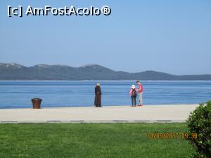 [P07] Un calugar franciscan si doi japonezi saluta marea dimineata (pe poza e ora Romaniei).  » foto by elviramvio
 - 
<span class="allrVoted glyphicon glyphicon-heart hidden" id="av869770"></span>
<a class="m-l-10 hidden" id="sv869770" onclick="voting_Foto_DelVot(,869770,414)" role="button">șterge vot <span class="glyphicon glyphicon-remove"></span></a>
<a id="v9869770" class=" c-red"  onclick="voting_Foto_SetVot(869770)" role="button"><span class="glyphicon glyphicon-heart-empty"></span> <b>LIKE</b> = Votează poza</a> <img class="hidden"  id="f869770W9" src="/imagini/loader.gif" border="0" /><span class="AjErrMes hidden" id="e869770ErM"></span>