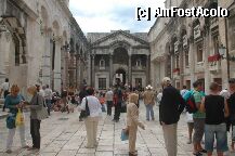[P65] In palatul lui Diocletian, Split » foto by ambvision
 - 
<span class="allrVoted glyphicon glyphicon-heart hidden" id="av555"></span>
<a class="m-l-10 hidden" id="sv555" onclick="voting_Foto_DelVot(,555,415)" role="button">șterge vot <span class="glyphicon glyphicon-remove"></span></a>
<a id="v9555" class=" c-red"  onclick="voting_Foto_SetVot(555)" role="button"><span class="glyphicon glyphicon-heart-empty"></span> <b>LIKE</b> = Votează poza</a> <img class="hidden"  id="f555W9" src="/imagini/loader.gif" border="0" /><span class="AjErrMes hidden" id="e555ErM"></span>