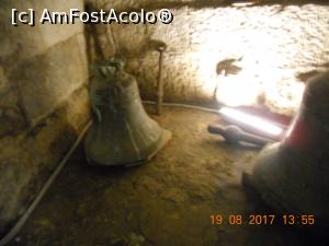 [P19] în criptă se află niște clopote vechi » foto by zlatna
 - 
<span class="allrVoted glyphicon glyphicon-heart hidden" id="av920741"></span>
<a class="m-l-10 hidden" id="sv920741" onclick="voting_Foto_DelVot(,920741,415)" role="button">șterge vot <span class="glyphicon glyphicon-remove"></span></a>
<a id="v9920741" class=" c-red"  onclick="voting_Foto_SetVot(920741)" role="button"><span class="glyphicon glyphicon-heart-empty"></span> <b>LIKE</b> = Votează poza</a> <img class="hidden"  id="f920741W9" src="/imagini/loader.gif" border="0" /><span class="AjErrMes hidden" id="e920741ErM"></span>