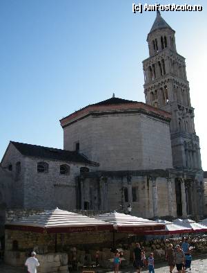 [P17] Catedrala Sf. Domnius, Split » foto by fvpmed
 - 
<span class="allrVoted glyphicon glyphicon-heart hidden" id="av344589"></span>
<a class="m-l-10 hidden" id="sv344589" onclick="voting_Foto_DelVot(,344589,415)" role="button">șterge vot <span class="glyphicon glyphicon-remove"></span></a>
<a id="v9344589" class=" c-red"  onclick="voting_Foto_SetVot(344589)" role="button"><span class="glyphicon glyphicon-heart-empty"></span> <b>LIKE</b> = Votează poza</a> <img class="hidden"  id="f344589W9" src="/imagini/loader.gif" border="0" /><span class="AjErrMes hidden" id="e344589ErM"></span>