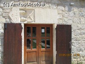 [P15] Intrarea în moară și piatra tombală romană pe post de buiandrug.  » foto by elviramvio
 - 
<span class="allrVoted glyphicon glyphicon-heart hidden" id="av903227"></span>
<a class="m-l-10 hidden" id="sv903227" onclick="voting_Foto_DelVot(,903227,415)" role="button">șterge vot <span class="glyphicon glyphicon-remove"></span></a>
<a id="v9903227" class=" c-red"  onclick="voting_Foto_SetVot(903227)" role="button"><span class="glyphicon glyphicon-heart-empty"></span> <b>LIKE</b> = Votează poza</a> <img class="hidden"  id="f903227W9" src="/imagini/loader.gif" border="0" /><span class="AjErrMes hidden" id="e903227ErM"></span>