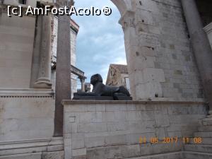 [P41] Sfinxul paznic din fața templului, aici am strigat cu un japonez Ave Caesar și am primit biscuiții lor și o plecăciune elegantă!  » foto by elviramvio
 - 
<span class="allrVoted glyphicon glyphicon-heart hidden" id="av927773"></span>
<a class="m-l-10 hidden" id="sv927773" onclick="voting_Foto_DelVot(,927773,415)" role="button">șterge vot <span class="glyphicon glyphicon-remove"></span></a>
<a id="v9927773" class=" c-red"  onclick="voting_Foto_SetVot(927773)" role="button"><span class="glyphicon glyphicon-heart-empty"></span> <b>LIKE</b> = Votează poza</a> <img class="hidden"  id="f927773W9" src="/imagini/loader.gif" border="0" /><span class="AjErrMes hidden" id="e927773ErM"></span>
