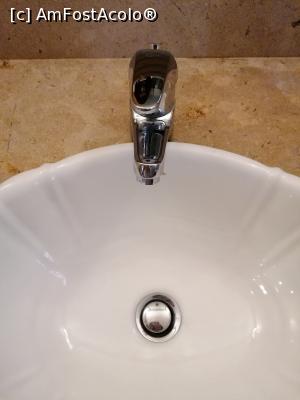 [P16] O chiuvețică curată lună. Am scos dopul din imagine, era de asemenea curat. Pentru mine de multe ori este un <i>barometru</i>... ???? » foto by DanaRO
 - 
<span class="allrVoted glyphicon glyphicon-heart hidden" id="av1224723"></span>
<a class="m-l-10 hidden" id="sv1224723" onclick="voting_Foto_DelVot(,1224723,418)" role="button">șterge vot <span class="glyphicon glyphicon-remove"></span></a>
<a id="v91224723" class=" c-red"  onclick="voting_Foto_SetVot(1224723)" role="button"><span class="glyphicon glyphicon-heart-empty"></span> <b>LIKE</b> = Votează poza</a> <img class="hidden"  id="f1224723W9" src="/imagini/loader.gif" border="0" /><span class="AjErrMes hidden" id="e1224723ErM"></span>