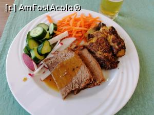 [P20] Vită cu sos și pește pane, alături de o salată » foto by DanaRO
 - 
<span class="allrVoted glyphicon glyphicon-heart hidden" id="av1224727"></span>
<a class="m-l-10 hidden" id="sv1224727" onclick="voting_Foto_DelVot(,1224727,418)" role="button">șterge vot <span class="glyphicon glyphicon-remove"></span></a>
<a id="v91224727" class=" c-red"  onclick="voting_Foto_SetVot(1224727)" role="button"><span class="glyphicon glyphicon-heart-empty"></span> <b>LIKE</b> = Votează poza</a> <img class="hidden"  id="f1224727W9" src="/imagini/loader.gif" border="0" /><span class="AjErrMes hidden" id="e1224727ErM"></span>