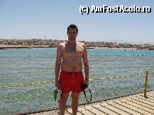 [P14] tot ceia ce vedeti in spatele meu e complexul hilton----dupa cum vedeti e urias--
aici sunt pe un ponton pentru scufundari--faceai cam juma de ora de la hotel pana aici pe plaja privata a hotelului » foto by Gabriel
 - 
<span class="allrVoted glyphicon glyphicon-heart hidden" id="av72285"></span>
<a class="m-l-10 hidden" id="sv72285" onclick="voting_Foto_DelVot(,72285,418)" role="button">șterge vot <span class="glyphicon glyphicon-remove"></span></a>
<a id="v972285" class=" c-red"  onclick="voting_Foto_SetVot(72285)" role="button"><span class="glyphicon glyphicon-heart-empty"></span> <b>LIKE</b> = Votează poza</a> <img class="hidden"  id="f72285W9" src="/imagini/loader.gif" border="0" /><span class="AjErrMes hidden" id="e72285ErM"></span>