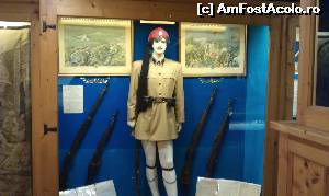 [P19] Uniformă de soldat la muzeul mănăstirii <strong>Marele Meteor</strong>. <strong>Complexul de mănăstiri Meteora</strong>, Grecia.  » foto by traian.leuca †
 - 
<span class="allrVoted glyphicon glyphicon-heart hidden" id="av567800"></span>
<a class="m-l-10 hidden" id="sv567800" onclick="voting_Foto_DelVot(,567800,430)" role="button">șterge vot <span class="glyphicon glyphicon-remove"></span></a>
<a id="v9567800" class=" c-red"  onclick="voting_Foto_SetVot(567800)" role="button"><span class="glyphicon glyphicon-heart-empty"></span> <b>LIKE</b> = Votează poza</a> <img class="hidden"  id="f567800W9" src="/imagini/loader.gif" border="0" /><span class="AjErrMes hidden" id="e567800ErM"></span>