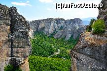 [P12] Acela este drumul care duce la Kastraki. Vedere de sus, de la Marele Meteor.  » foto by Vlahos2003
 - 
<span class="allrVoted glyphicon glyphicon-heart hidden" id="av449795"></span>
<a class="m-l-10 hidden" id="sv449795" onclick="voting_Foto_DelVot(,449795,430)" role="button">șterge vot <span class="glyphicon glyphicon-remove"></span></a>
<a id="v9449795" class=" c-red"  onclick="voting_Foto_SetVot(449795)" role="button"><span class="glyphicon glyphicon-heart-empty"></span> <b>LIKE</b> = Votează poza</a> <img class="hidden"  id="f449795W9" src="/imagini/loader.gif" border="0" /><span class="AjErrMes hidden" id="e449795ErM"></span>