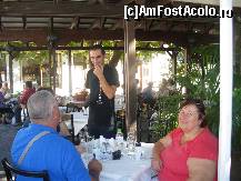 [P06] Ospatarul de la Restaurant Meteora. Intelegea romaneste bine. Invatase de la turistii romani care sunt foarte multi la Kalabaka/Meteora » foto by fanespoitorul
 - 
<span class="allrVoted glyphicon glyphicon-heart hidden" id="av474576"></span>
<a class="m-l-10 hidden" id="sv474576" onclick="voting_Foto_DelVot(,474576,430)" role="button">șterge vot <span class="glyphicon glyphicon-remove"></span></a>
<a id="v9474576" class=" c-red"  onclick="voting_Foto_SetVot(474576)" role="button"><span class="glyphicon glyphicon-heart-empty"></span> <b>LIKE</b> = Votează poza</a> <img class="hidden"  id="f474576W9" src="/imagini/loader.gif" border="0" /><span class="AjErrMes hidden" id="e474576ErM"></span>