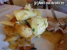 [P12] coaste de miel si cartofi gratinati... parca si ceva pastenu a fost farfuria mea deci nu pot spune cu exactitate ce era acolo dar in orice caz mancarea era buna)  » foto by Travell
 - 
<span class="allrVoted glyphicon glyphicon-heart hidden" id="av342739"></span>
<a class="m-l-10 hidden" id="sv342739" onclick="voting_Foto_DelVot(,342739,434)" role="button">șterge vot <span class="glyphicon glyphicon-remove"></span></a>
<a id="v9342739" class=" c-red"  onclick="voting_Foto_SetVot(342739)" role="button"><span class="glyphicon glyphicon-heart-empty"></span> <b>LIKE</b> = Votează poza</a> <img class="hidden"  id="f342739W9" src="/imagini/loader.gif" border="0" /><span class="AjErrMes hidden" id="e342739ErM"></span>