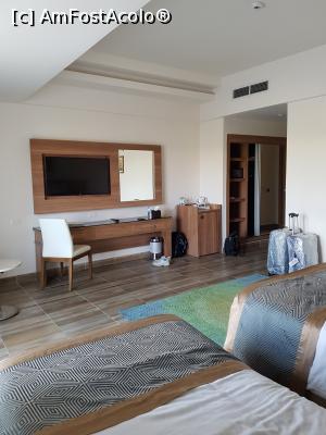[P06] Parte din hol cu dressingul si mobilierul din camere: tv, pe perete, birou si mini frigider.  » foto by rora
 - 
<span class="allrVoted glyphicon glyphicon-heart hidden" id="av1130080"></span>
<a class="m-l-10 hidden" id="sv1130080" onclick="voting_Foto_DelVot(,1130080,44)" role="button">șterge vot <span class="glyphicon glyphicon-remove"></span></a>
<a id="v91130080" class=" c-red"  onclick="voting_Foto_SetVot(1130080)" role="button"><span class="glyphicon glyphicon-heart-empty"></span> <b>LIKE</b> = Votează poza</a> <img class="hidden"  id="f1130080W9" src="/imagini/loader.gif" border="0" /><span class="AjErrMes hidden" id="e1130080ErM"></span>
