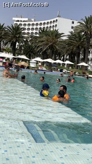 [P02] Aglomeratia de la piscina » foto by ux126685
 - 
<span class="allrVoted glyphicon glyphicon-heart hidden" id="av1318400"></span>
<a class="m-l-10 hidden" id="sv1318400" onclick="voting_Foto_DelVot(,1318400,447)" role="button">șterge vot <span class="glyphicon glyphicon-remove"></span></a>
<a id="v91318400" class=" c-red"  onclick="voting_Foto_SetVot(1318400)" role="button"><span class="glyphicon glyphicon-heart-empty"></span> <b>LIKE</b> = Votează poza</a> <img class="hidden"  id="f1318400W9" src="/imagini/loader.gif" border="0" /><span class="AjErrMes hidden" id="e1318400ErM"></span>