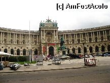 [P01] Palatul Hofburg » foto by Ricone
 - 
<span class="allrVoted glyphicon glyphicon-heart hidden" id="av4712"></span>
<a class="m-l-10 hidden" id="sv4712" onclick="voting_Foto_DelVot(,4712,449)" role="button">șterge vot <span class="glyphicon glyphicon-remove"></span></a>
<a id="v94712" class=" c-red"  onclick="voting_Foto_SetVot(4712)" role="button"><span class="glyphicon glyphicon-heart-empty"></span> <b>LIKE</b> = Votează poza</a> <img class="hidden"  id="f4712W9" src="/imagini/loader.gif" border="0" /><span class="AjErrMes hidden" id="e4712ErM"></span>