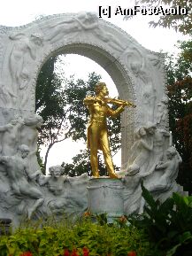 [P09] Statuia lui Strauss in Stadtpark » foto by Ricone
 - 
<span class="allrVoted glyphicon glyphicon-heart hidden" id="av4720"></span>
<a class="m-l-10 hidden" id="sv4720" onclick="voting_Foto_DelVot(,4720,449)" role="button">șterge vot <span class="glyphicon glyphicon-remove"></span></a>
<a id="v94720" class=" c-red"  onclick="voting_Foto_SetVot(4720)" role="button"><span class="glyphicon glyphicon-heart-empty"></span> <b>LIKE</b> = Votează poza</a> <img class="hidden"  id="f4720W9" src="/imagini/loader.gif" border="0" /><span class="AjErrMes hidden" id="e4720ErM"></span>