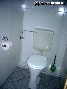 [P10] Viena - Cladirea de apartamente din MarchfeldStraße nr. 8 - WC-ul din hol » foto by magdalena
 - 
<span class="allrVoted glyphicon glyphicon-heart hidden" id="av112522"></span>
<a class="m-l-10 hidden" id="sv112522" onclick="voting_Foto_DelVot(,112522,449)" role="button">șterge vot <span class="glyphicon glyphicon-remove"></span></a>
<a id="v9112522" class=" c-red"  onclick="voting_Foto_SetVot(112522)" role="button"><span class="glyphicon glyphicon-heart-empty"></span> <b>LIKE</b> = Votează poza</a> <img class="hidden"  id="f112522W9" src="/imagini/loader.gif" border="0" /><span class="AjErrMes hidden" id="e112522ErM"></span>