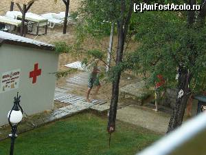 [P01] Foto facuta din balcon, se vad dusurile de la iesirea de pe plaja si punctul de prim ajutor » foto by tumisfabu
 - 
<span class="allrVoted glyphicon glyphicon-heart hidden" id="av654816"></span>
<a class="m-l-10 hidden" id="sv654816" onclick="voting_Foto_DelVot(,654816,452)" role="button">șterge vot <span class="glyphicon glyphicon-remove"></span></a>
<a id="v9654816" class=" c-red"  onclick="voting_Foto_SetVot(654816)" role="button"><span class="glyphicon glyphicon-heart-empty"></span> <b>LIKE</b> = Votează poza</a> <img class="hidden"  id="f654816W9" src="/imagini/loader.gif" border="0" /><span class="AjErrMes hidden" id="e654816ErM"></span>