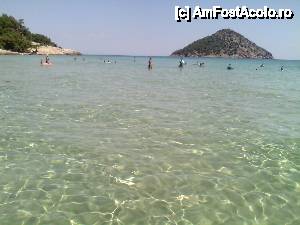 [P04] apa din dreptul plajei Paradise Beach... in departare se vede insula Kinira » foto by dan16
 - 
<span class="allrVoted glyphicon glyphicon-heart hidden" id="av436614"></span>
<a class="m-l-10 hidden" id="sv436614" onclick="voting_Foto_DelVot(,436614,460)" role="button">șterge vot <span class="glyphicon glyphicon-remove"></span></a>
<a id="v9436614" class=" c-red"  onclick="voting_Foto_SetVot(436614)" role="button"><span class="glyphicon glyphicon-heart-empty"></span> <b>LIKE</b> = Votează poza</a> <img class="hidden"  id="f436614W9" src="/imagini/loader.gif" border="0" /><span class="AjErrMes hidden" id="e436614ErM"></span>