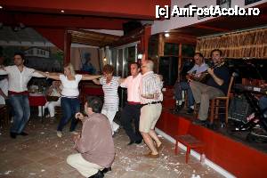 [P39] Se încinsese atmosfera iar 'homeless-ul' cânta de mama focului!  » foto by ariciu*
 - 
<span class="allrVoted glyphicon glyphicon-heart hidden" id="av426845"></span>
<a class="m-l-10 hidden" id="sv426845" onclick="voting_Foto_DelVot(,426845,460)" role="button">șterge vot <span class="glyphicon glyphicon-remove"></span></a>
<a id="v9426845" class=" c-red"  onclick="voting_Foto_SetVot(426845)" role="button"><span class="glyphicon glyphicon-heart-empty"></span> <b>LIKE</b> = Votează poza</a> <img class="hidden"  id="f426845W9" src="/imagini/loader.gif" border="0" /><span class="AjErrMes hidden" id="e426845ErM"></span>